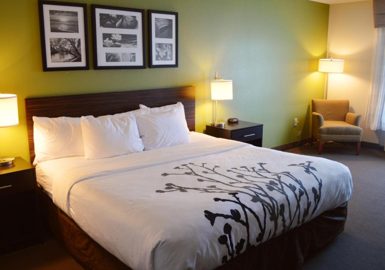 Sleep & Virginia Horse Center Hotel
