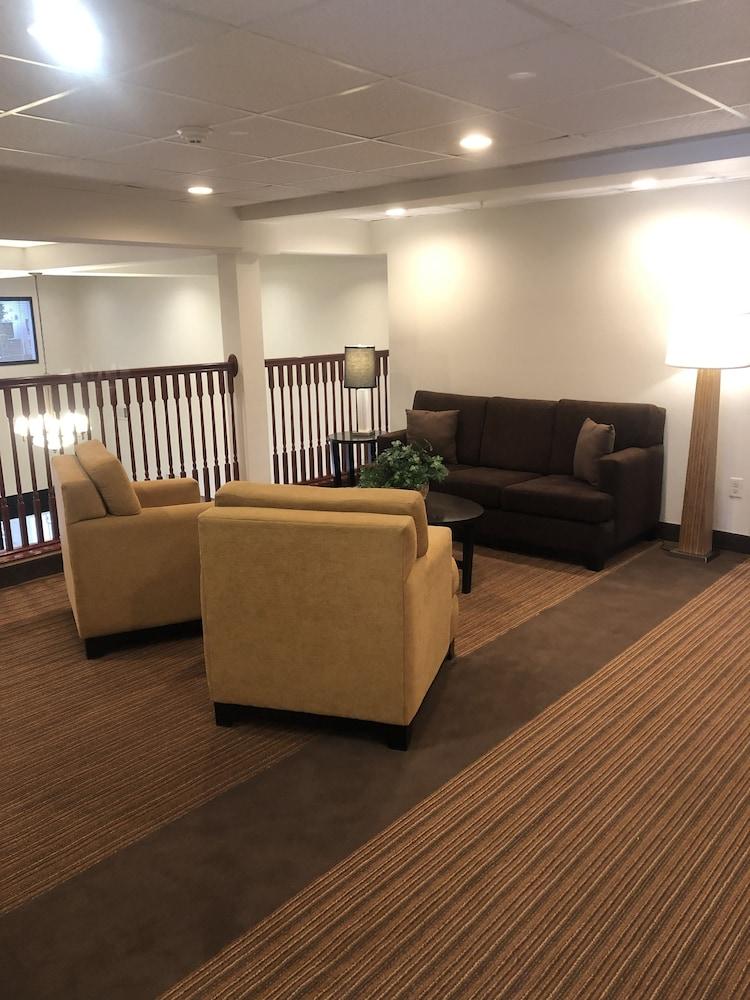Sleep & Virginia Horse Center Hotel