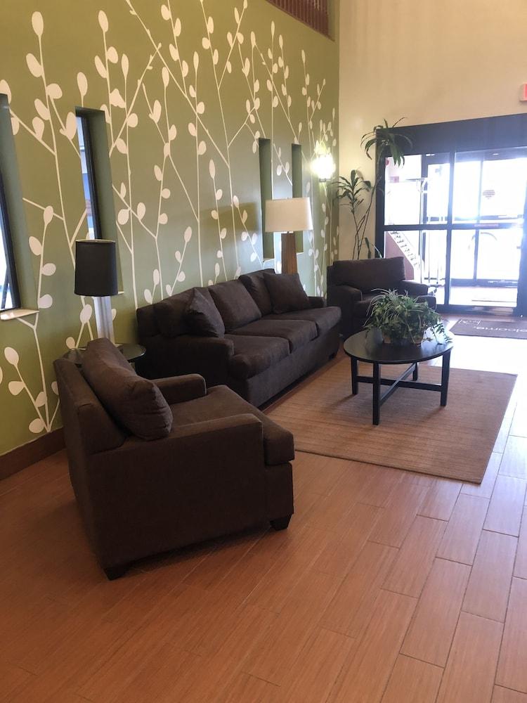Sleep & Virginia Horse Center Hotel