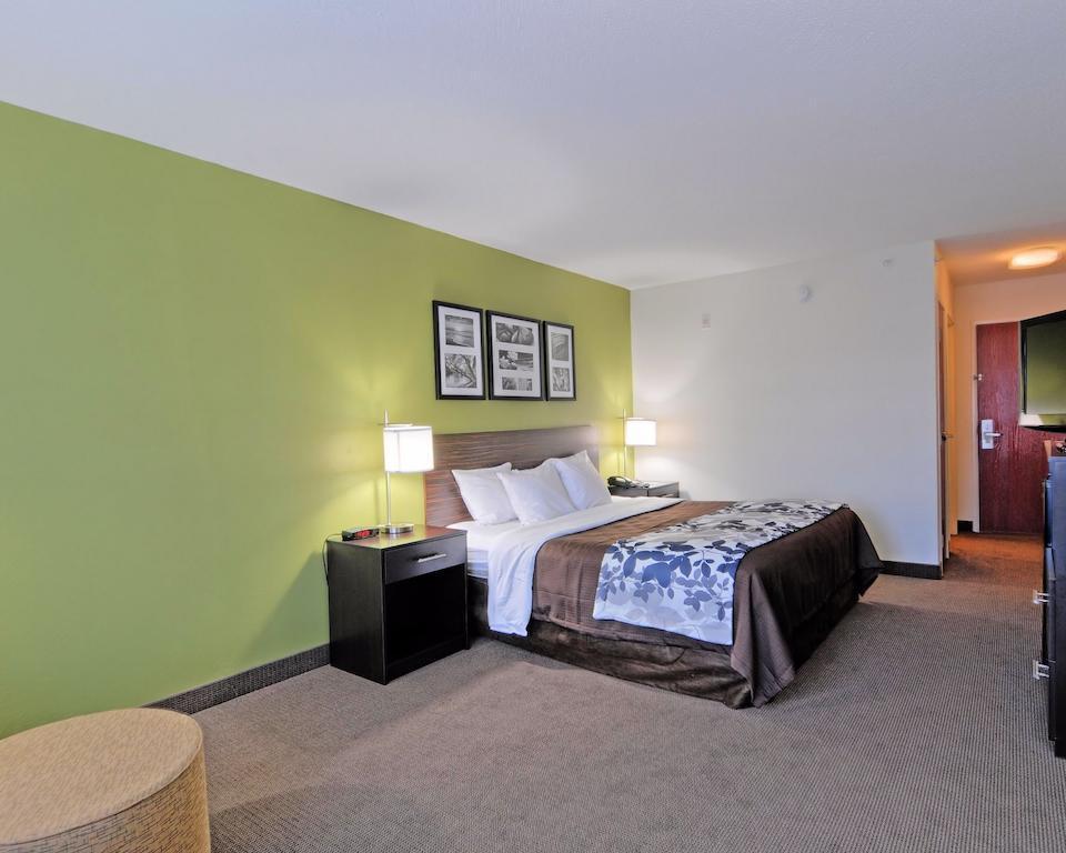 Sleep & Virginia Horse Center Hotel
