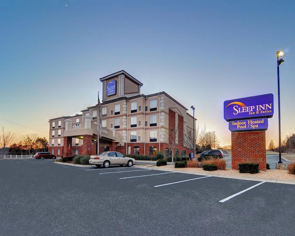 Sleep & Virginia Horse Center 3*