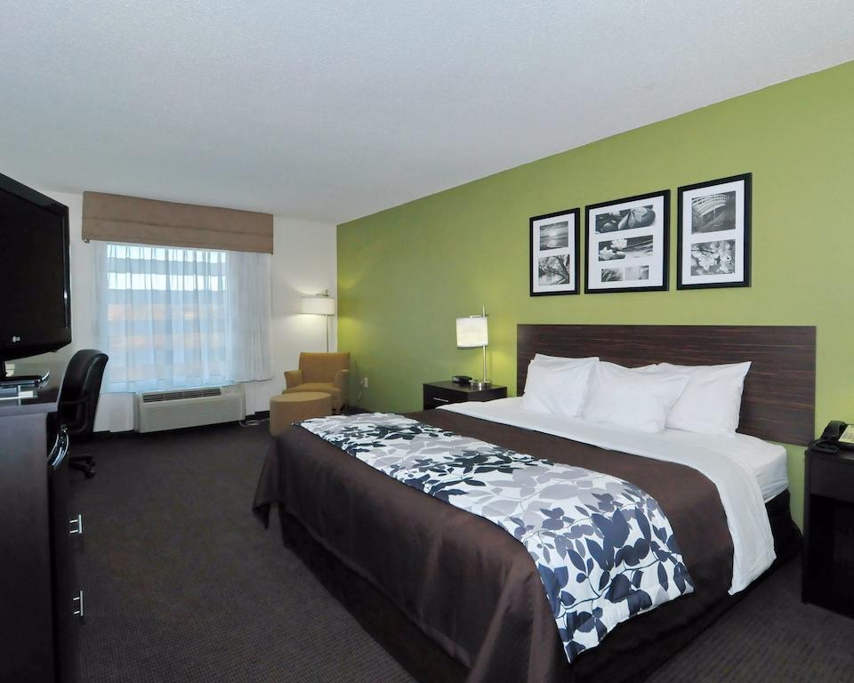 Sleep & Virginia Horse Center Hotel