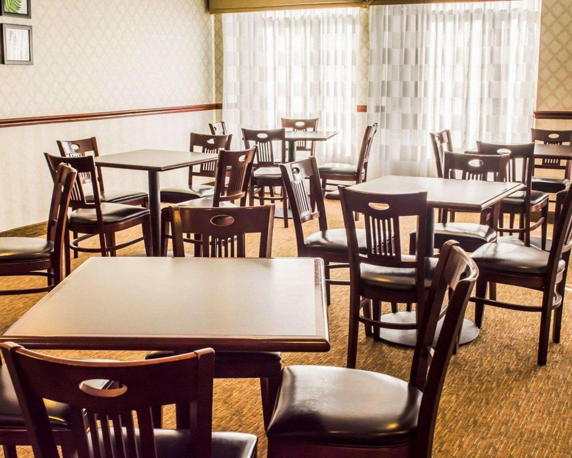 Sleep & Virginia Horse Center Hotel 3*
