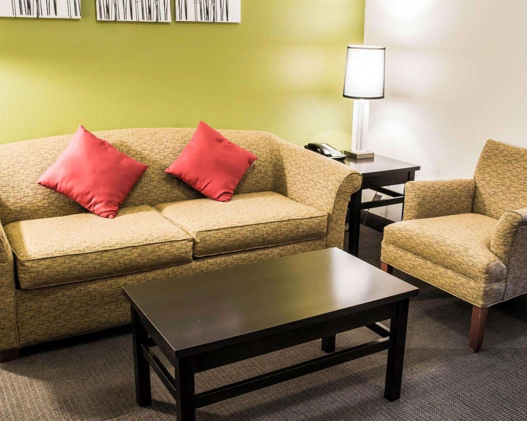 Sleep & Virginia Horse Center Hotel